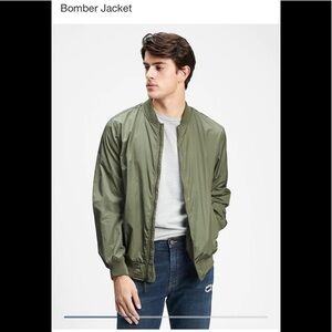 Gap Men’s windbreaker jacket, size S